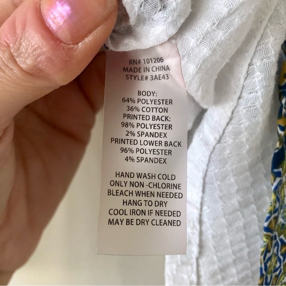 Soft Surrounding Women’s Blouse with floral details on back Size PM - Picture 7 of 7